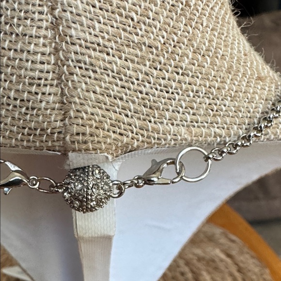 Beautiful handmade lampwork Butterfly Pendant Necklace - Picture 6 of 6